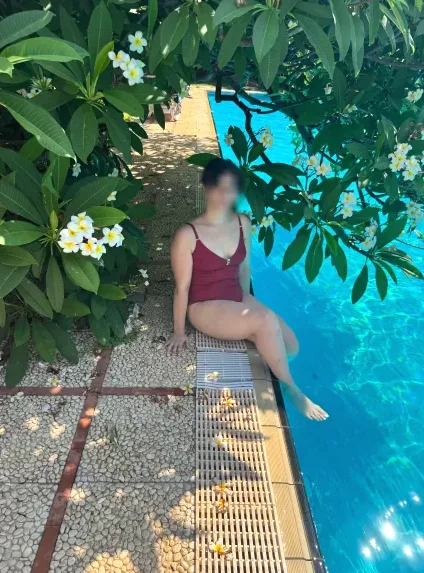 Alba, 33 años